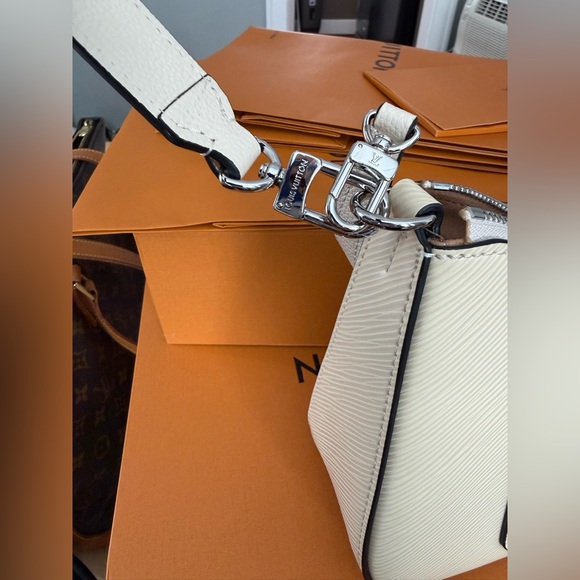 Shoulder Bag - Picture 4 of 6